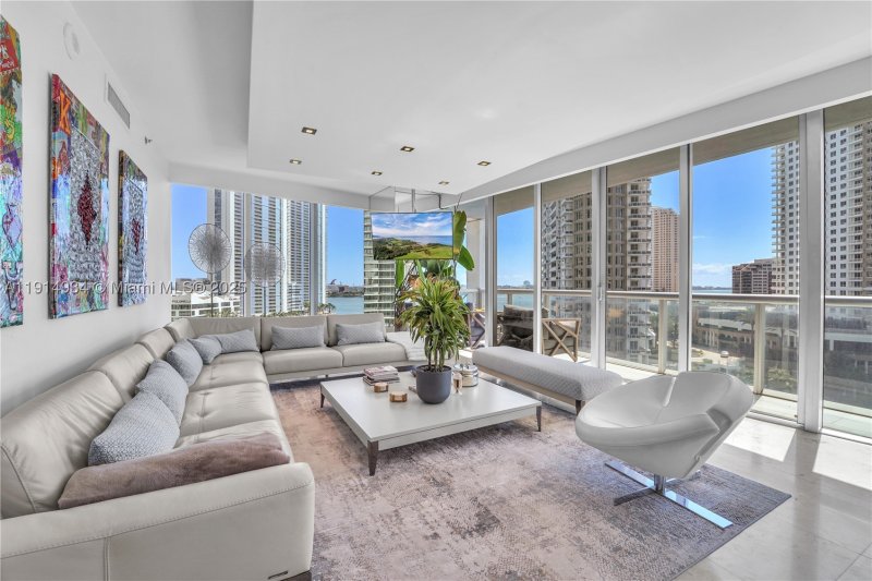 Condo for sale at Icon Brickell Tower I 1001
