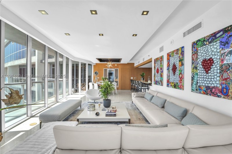 Condo for sale at Icon Brickell Tower I 1001