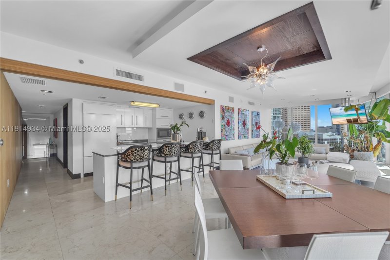 Condo for sale at Icon Brickell Tower I 1001