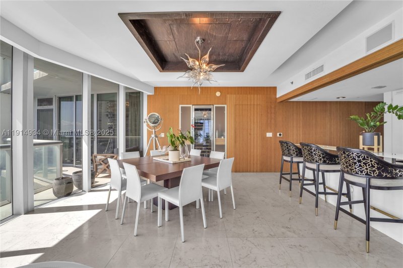 Condo for sale at Icon Brickell Tower I 1001