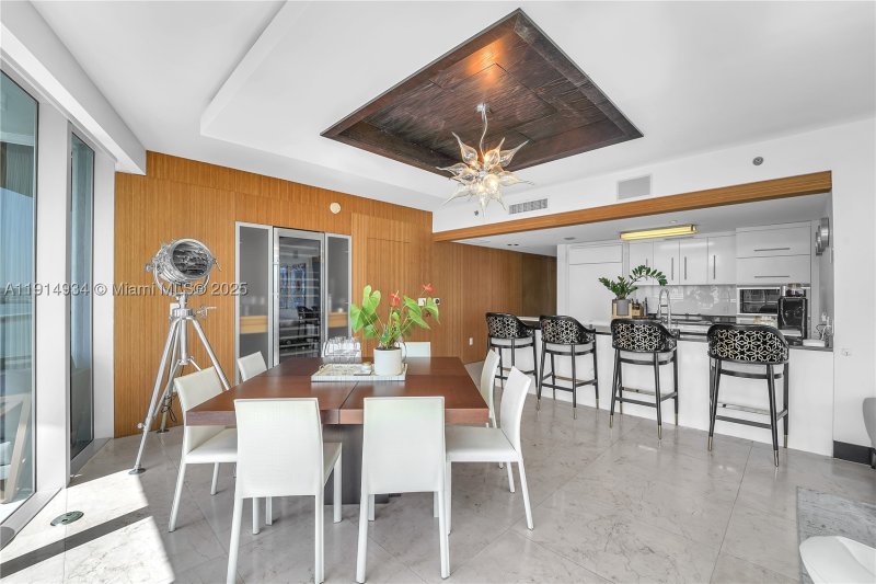 Condo for sale at Icon Brickell Tower I 1001
