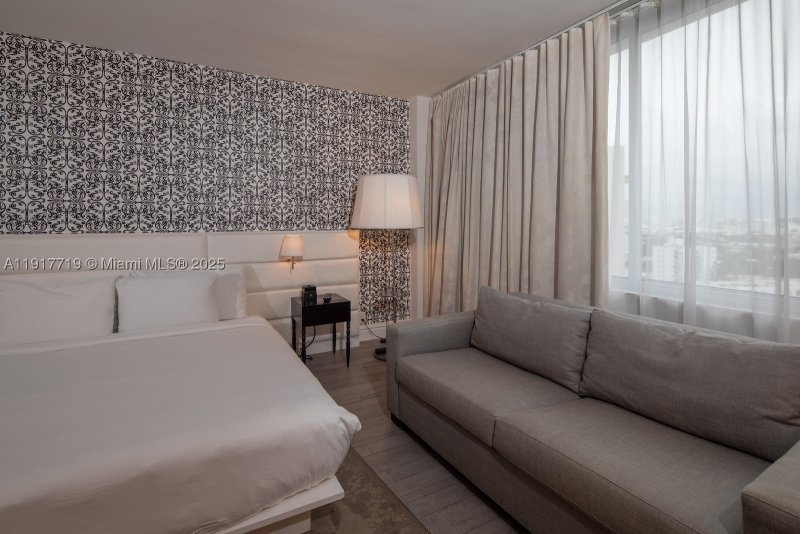 Condo for sale at Mondrian 1515