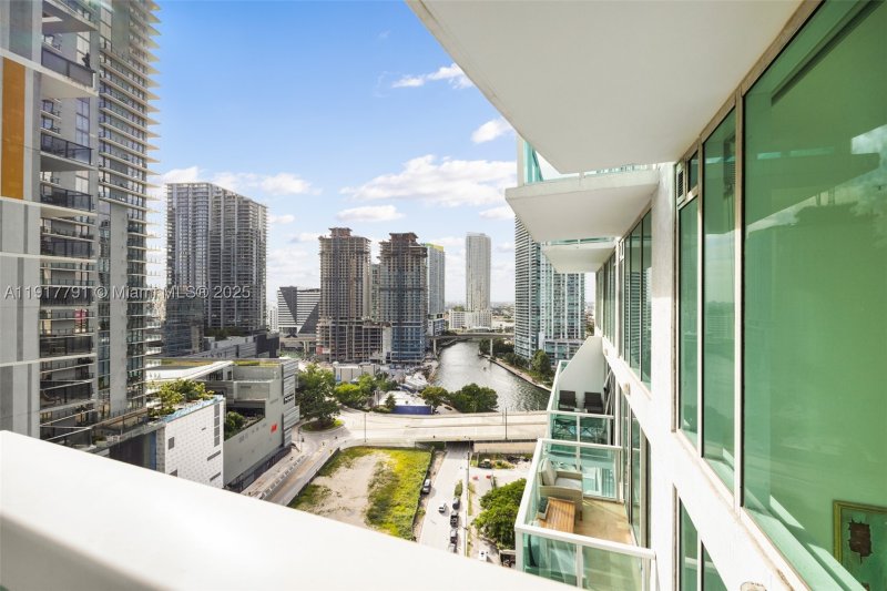 Condo for sale at Brickell on the River South 1210