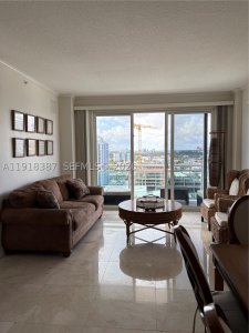 Aluguel de apartamento no The Collins Condo PH20