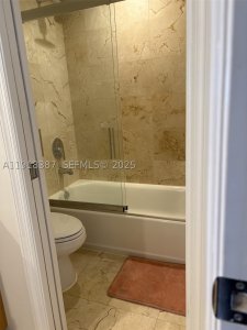 Aluguel de apartamento no The Collins Condo PH20
