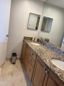 Aluguel de apartamento no The Collins Condo PH20