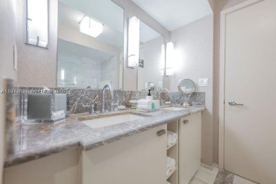 Comprar apartamento no Ritz Carlton Residences Fort Lauderdale Beach R204