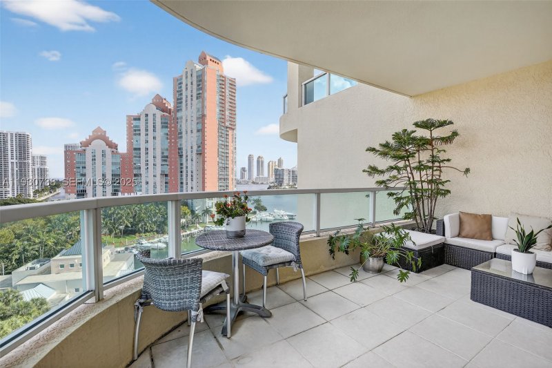 Comprar apartamento en Aventura Marina 1101