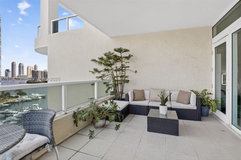 Comprar apartamento en Aventura Marina 1101