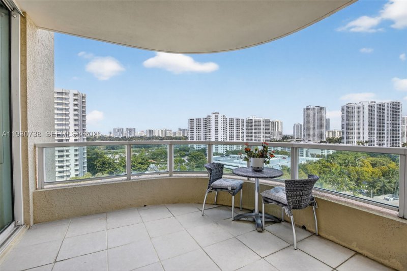 Comprar apartamento en Aventura Marina 1101