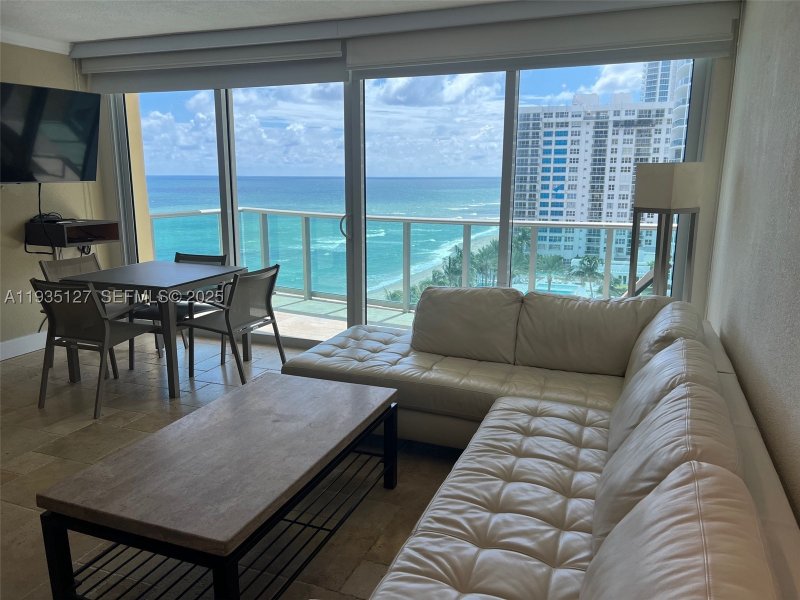 Alquiler de apartamento en The Wave Condo 1112