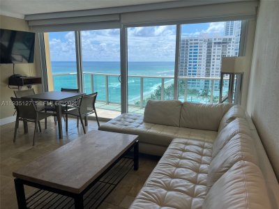 Alquiler de apartamento en The Wave Condo 1112