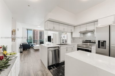 Comprar apartamento no Brickell on the River North 3918