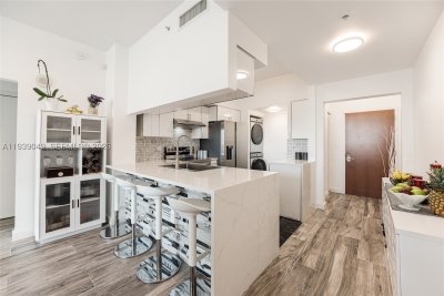 Comprar apartamento no Brickell on the River North 3918