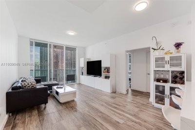Comprar apartamento no Brickell on the River North 3918