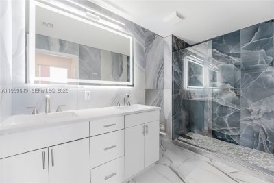 Comprar apartamento no Brickell on the River North 3918