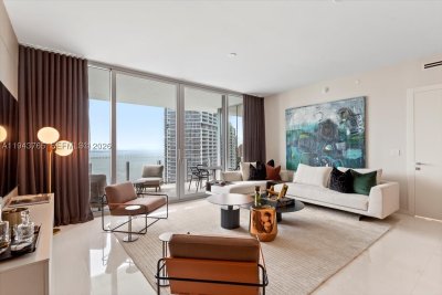 Comprar apartamento no Aston Martin Residences 3403