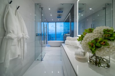 Comprar apartamento no Aston Martin Residences 3403