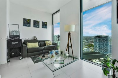 Comprar apartamento no Paraiso Bayviews 4305