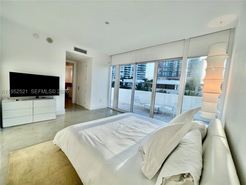 Apartment for rent at Continuum II North LOFT5