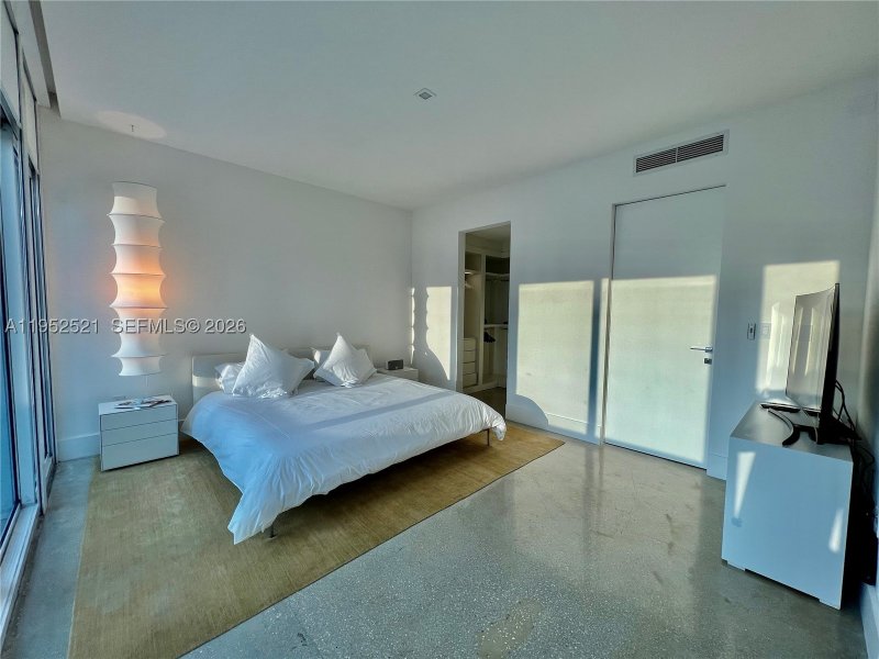 Apartment for rent at Continuum II North LOFT5