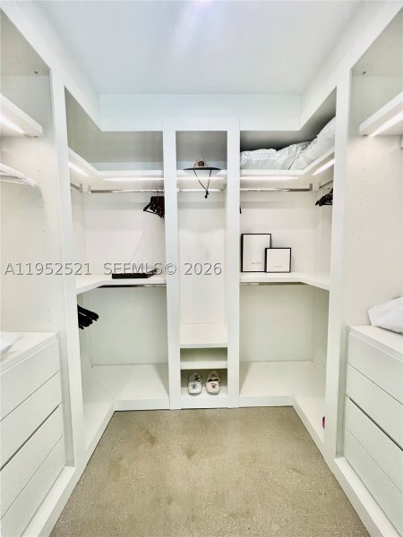 Apartment for rent at Continuum II North LOFT5