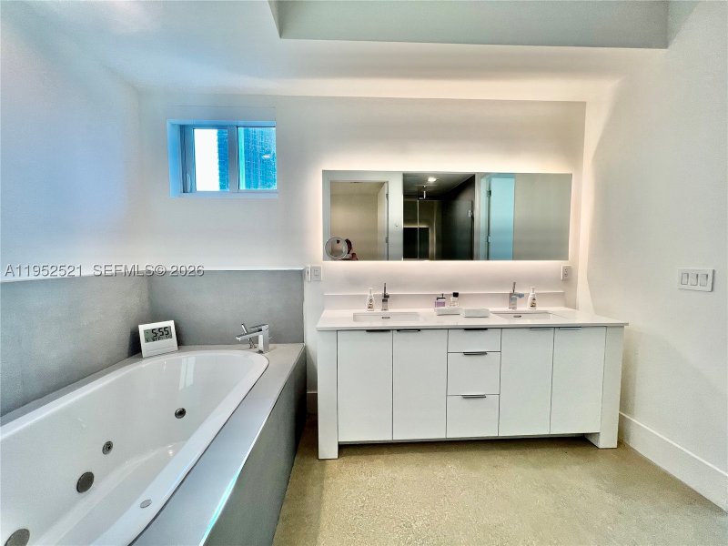 Apartment for rent at Continuum II North LOFT5
