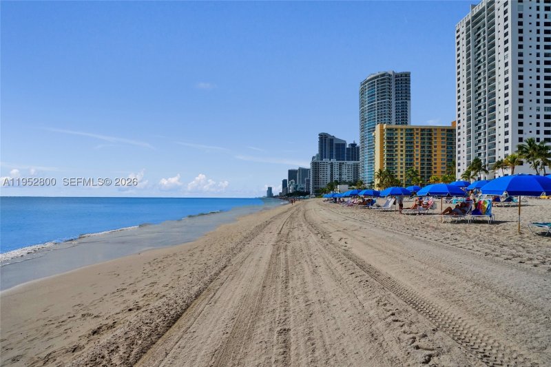 Apartment for rent at Valencia at Quadomain 608