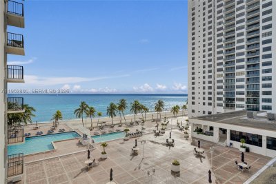 Aluguel de apartamento no Valencia at Quadomain 608