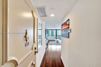 Aluguel de apartamento no Valencia at Quadomain 608