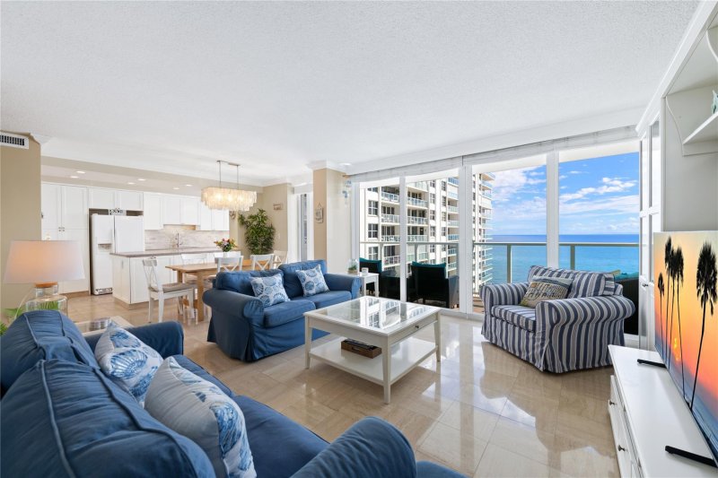 Condo for sale at Plaza East 15E