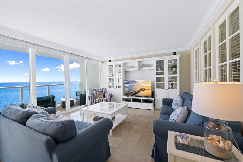 Condo for sale at Plaza East 15E