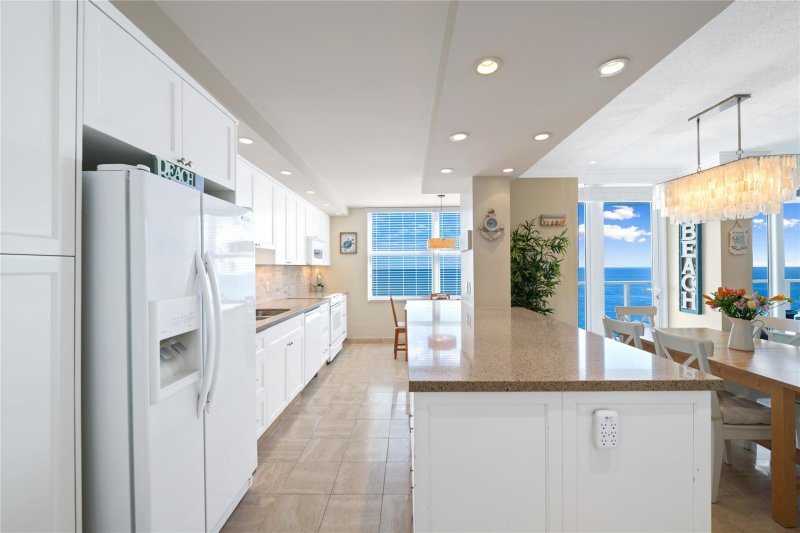 Condo for sale at Plaza East 15E