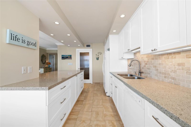 Condo for sale at Plaza East 15E