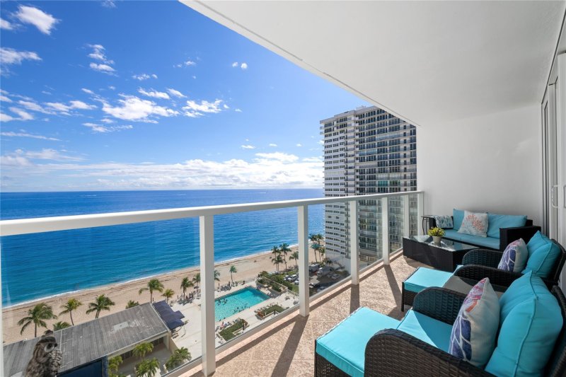 Condo for sale at Plaza East 15E