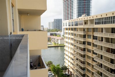 Aluguel de apartamento no Plaza Towers North 1103