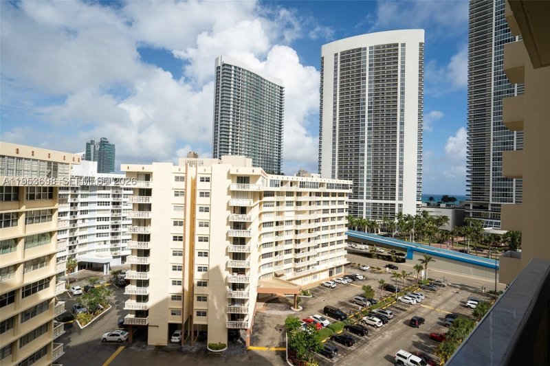 Apartment for rent at Plaza Towers North 1103