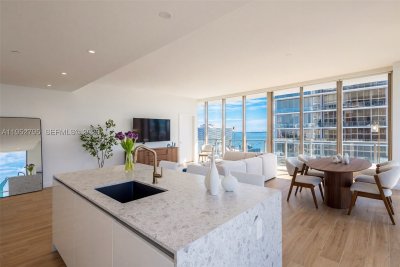 Comprar apartamento en MR. C Residences 1707