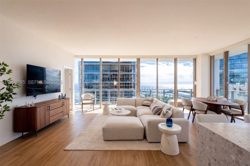 Comprar apartamento en MR. C Residences 1707
