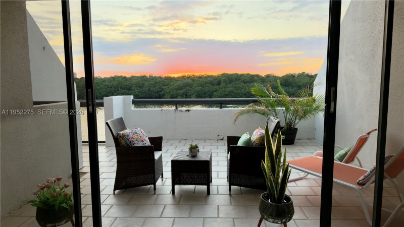 Condo for sale at Poinciana Island 1620
