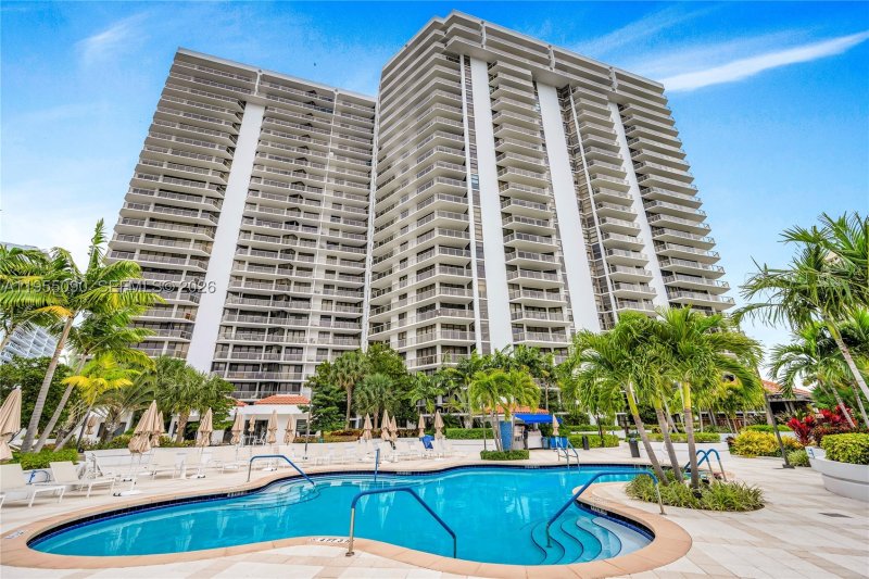 Condo for sale at Hamptons West 210