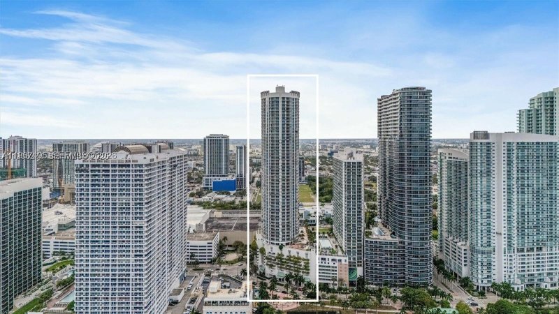 Apartment for rent at Opera Tower 3005