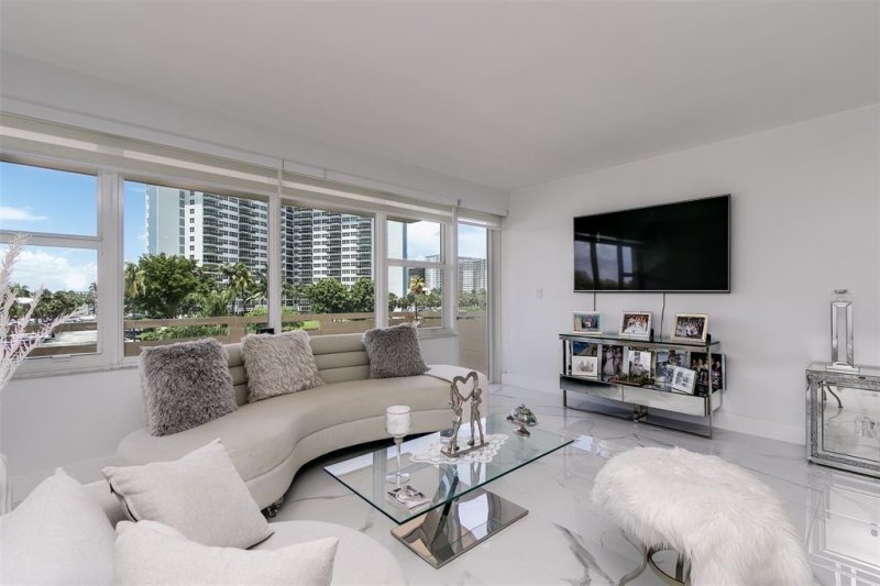 Condo for sale at Coral Ridge Towers South 304