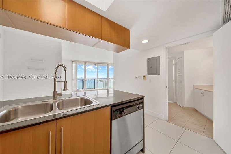 Condo for sale at Opera Tower 2001