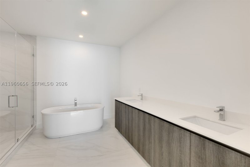 Condo for sale at Aurora 505