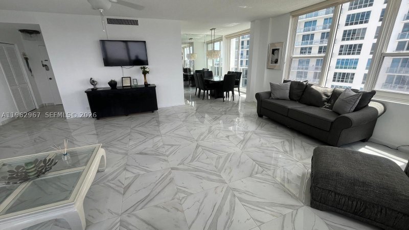 Alquiler de apartamento en Alexander Towers 1201