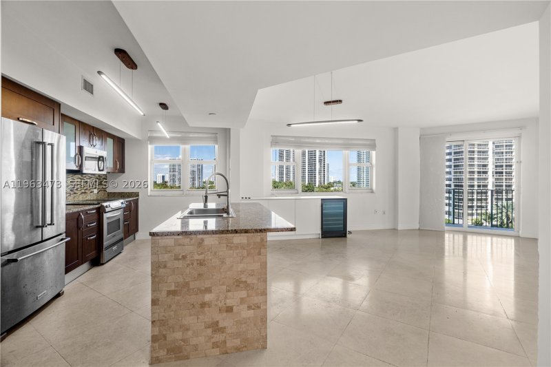 Comprar apartamento en Turnberry Village 716