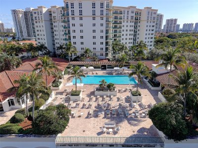 Comprar apartamento en Turnberry Village 716