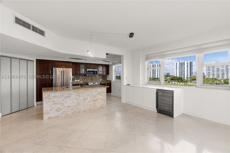 Comprar apartamento en Turnberry Village 716