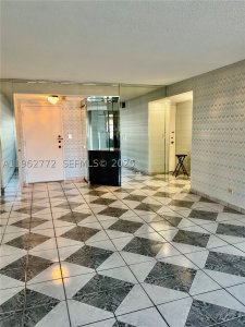 Comprar apartamento en Winston Towers 1715